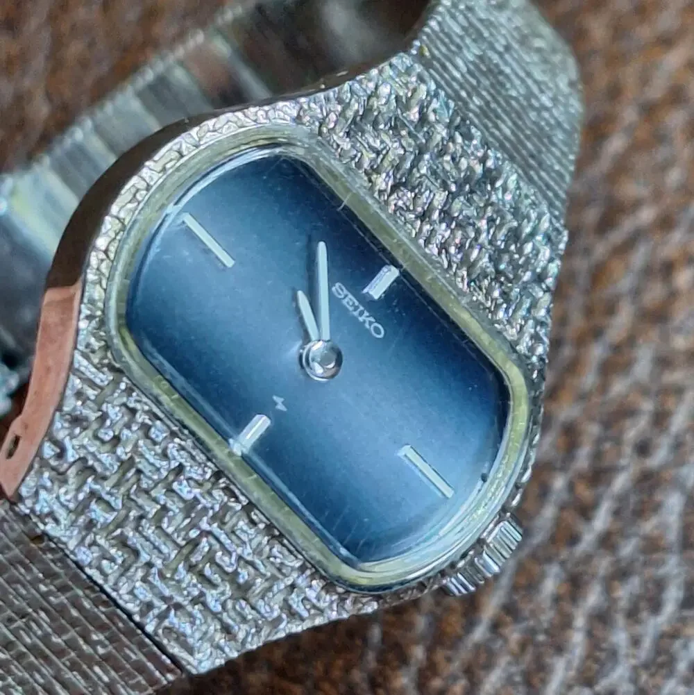 ​RARE VTG Seiko Watch Women 11-3860 WGP Blue Dial Mechanical Mesh Chain RUNS EUC